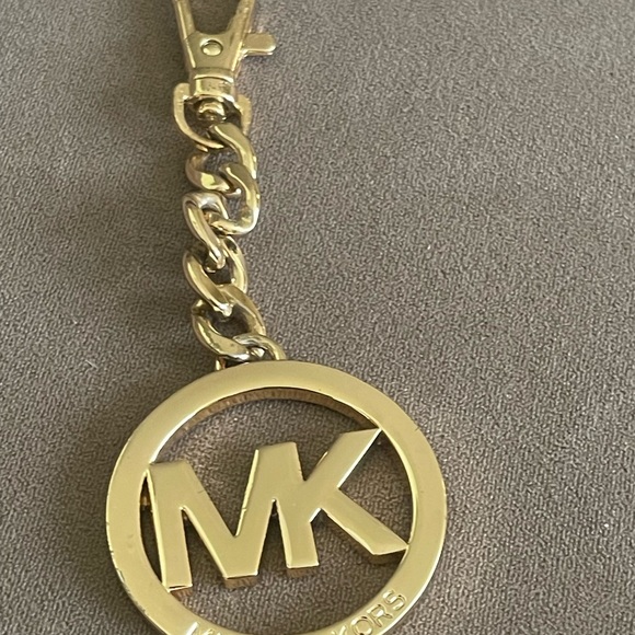 Michael Kors Logo Charm - Picture 2 of 3